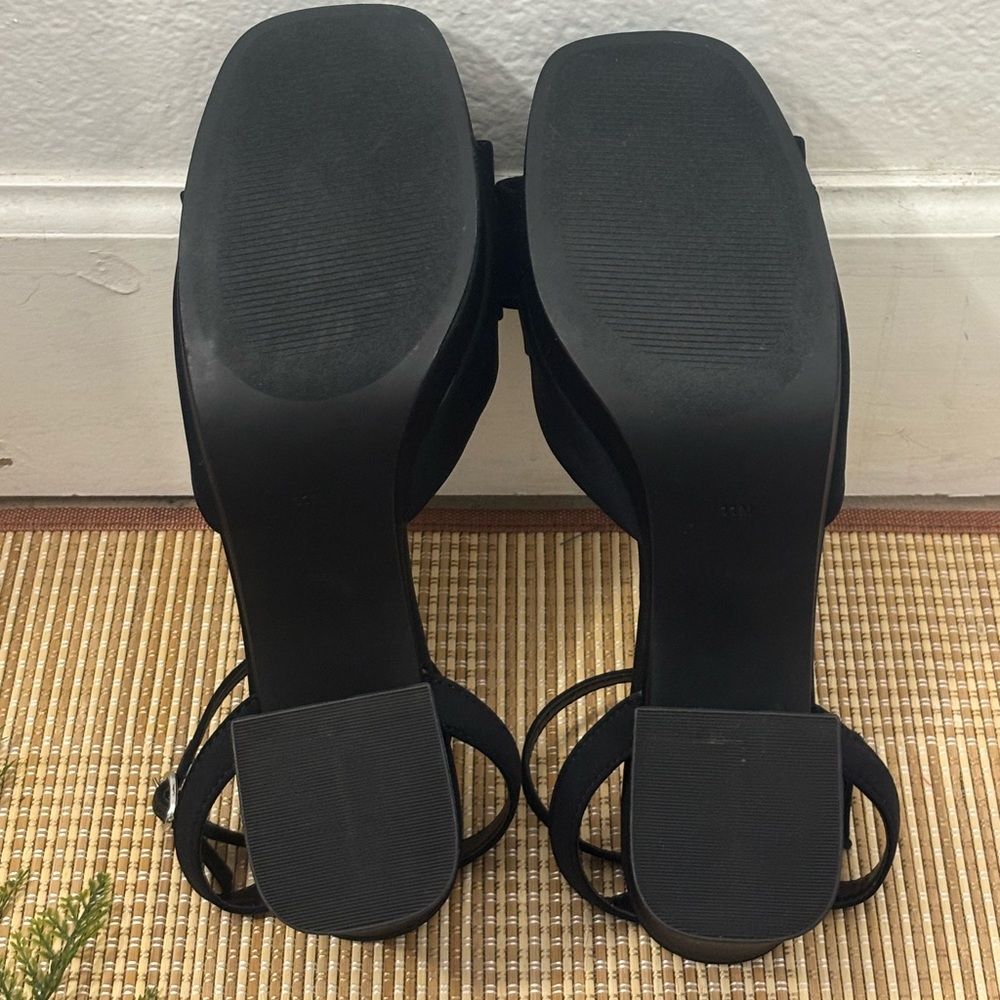 Steve Madden AERIN Ankle Strap Sandals Size: 11M - Picture 4 of 4